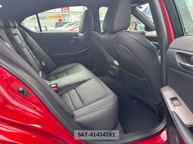 Lexus IS 2022-04 8849576-28