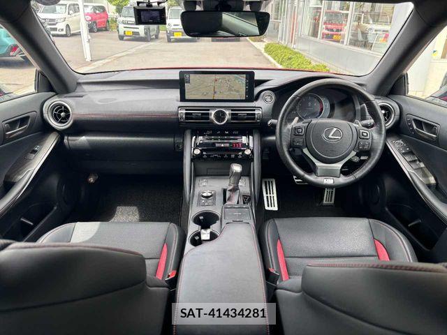 Lexus IS 2022-04 8849576-4