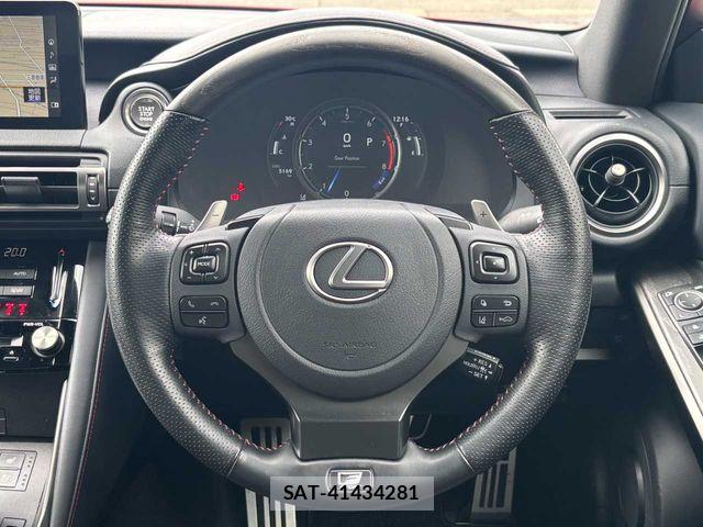 Lexus IS 2022-04 8849576-5