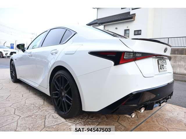 Lexus IS 2023-02 1286282-4