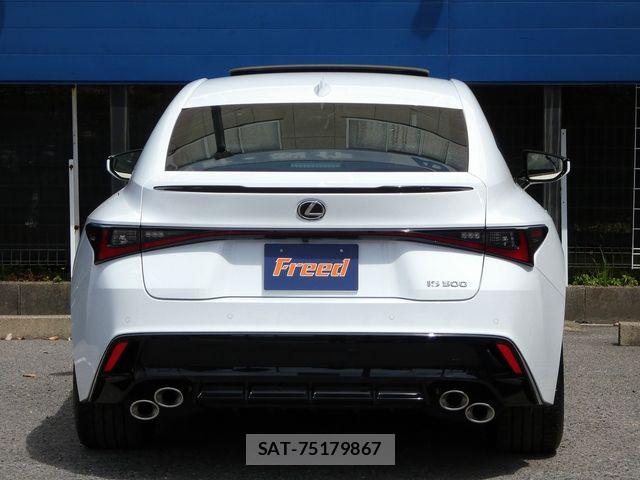 Lexus IS 2023-11 6612829-13