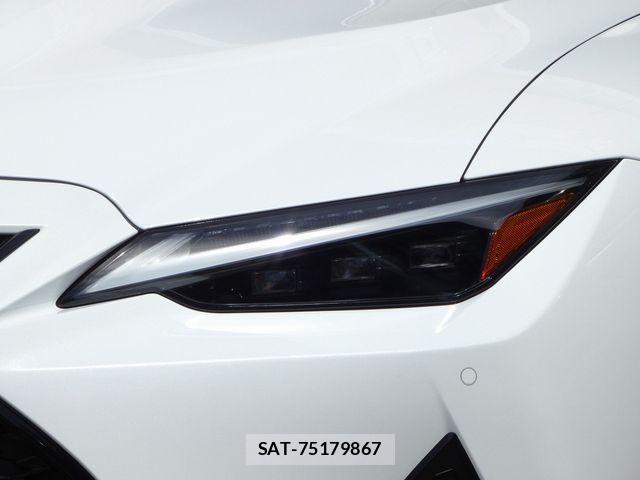 Lexus IS 2023-11 6612829-4
