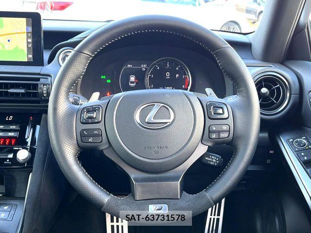 Lexus IS 2023-06 6907713-11