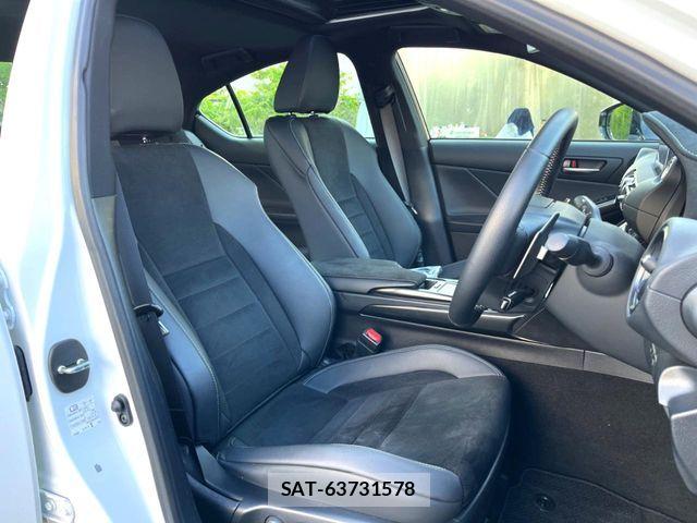 Lexus IS 2023-06 6907713-12