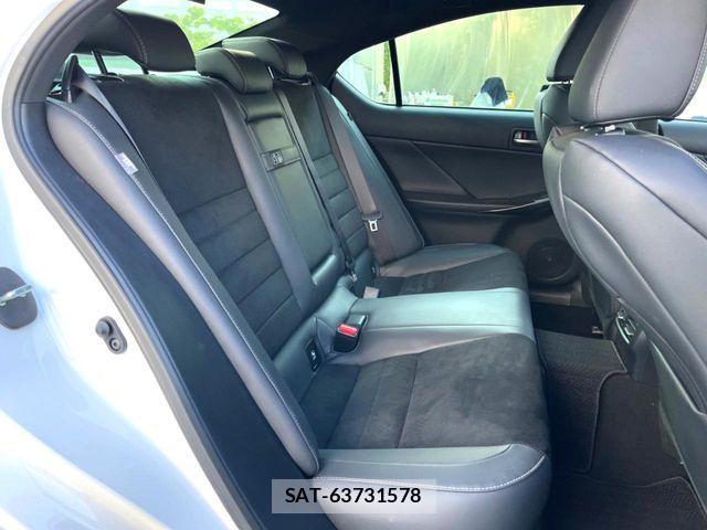 Lexus IS 2023-06 6907713-13
