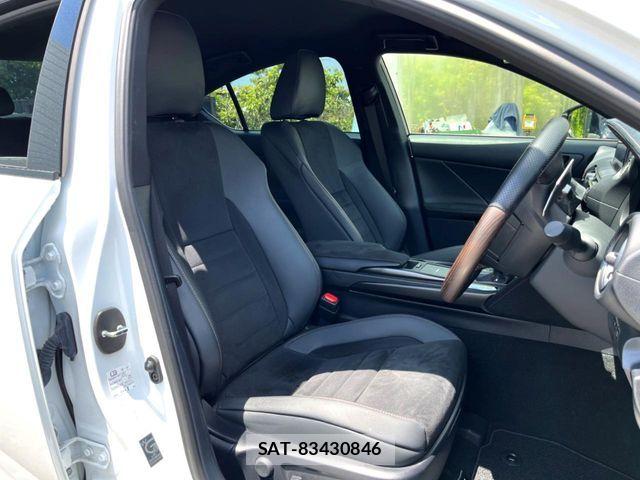 Lexus IS 2022-12 6907715-10