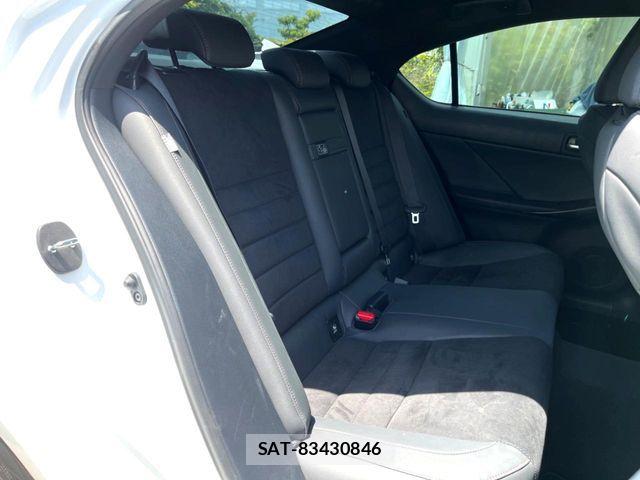 Lexus IS 2022-12 6907715-11