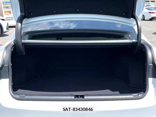 Lexus IS 2022-12 6907715-12