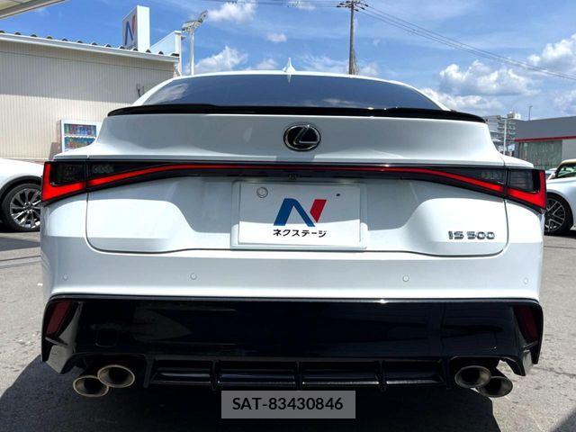 Lexus IS 2022-12 6907715-16