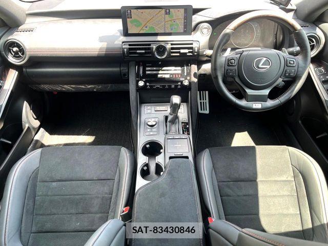 Lexus IS 2022-12 6907715-1