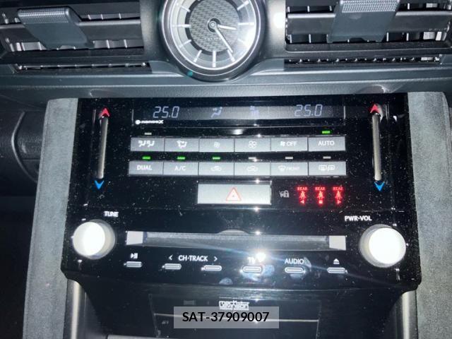 Lexus IS 2023-07 7962395-17