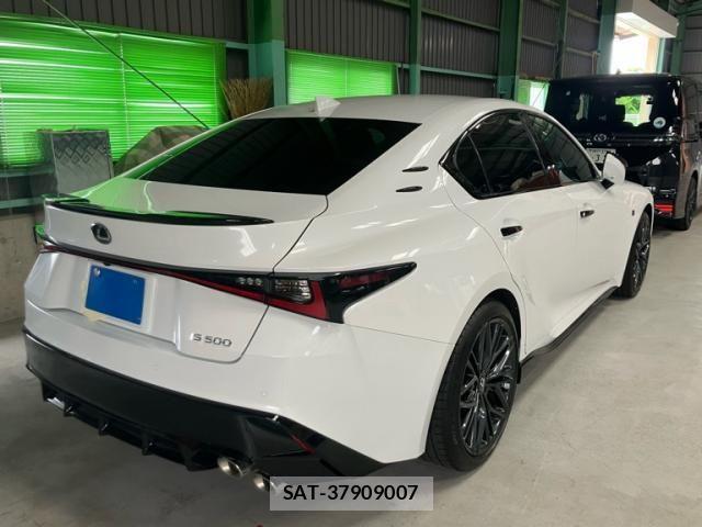 Lexus IS 2023-07 7962395-2