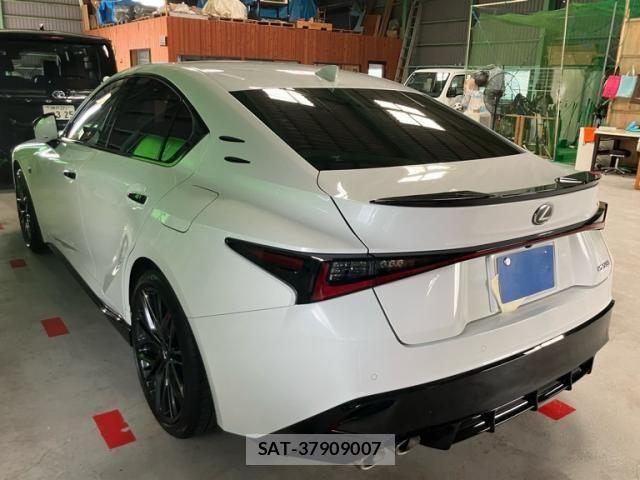 Lexus IS 2023-07 7962395-3