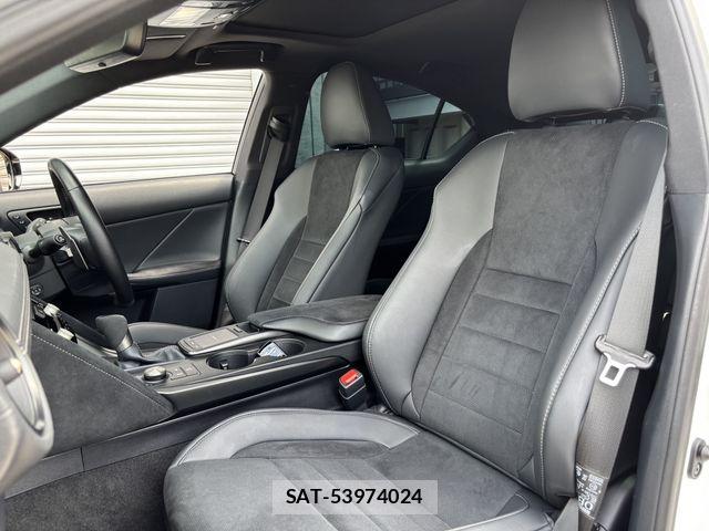 Lexus IS 2023-07 8036432-10