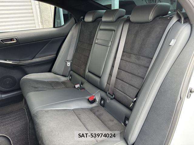 Lexus IS 2023-07 8036432-13