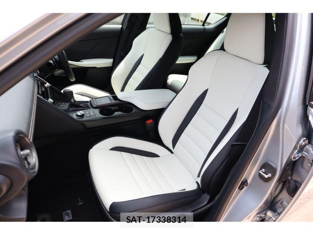 Lexus IS 2025-05 8230619-9