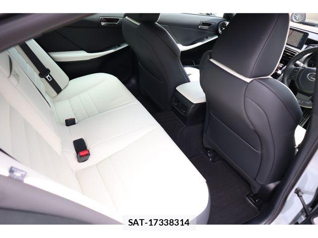 Lexus IS 2025-05 8230619-10