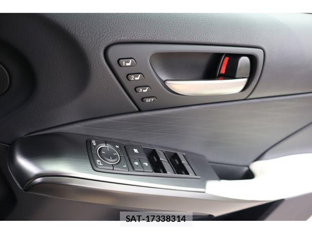 Lexus IS 2025-05 8230619-17