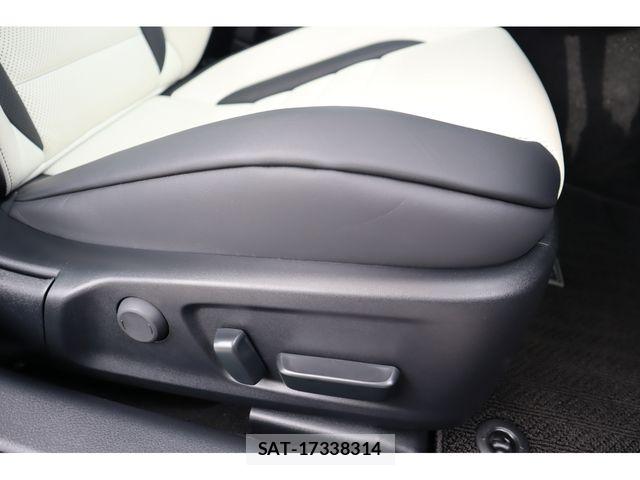 Lexus IS 2025-05 8230619-18