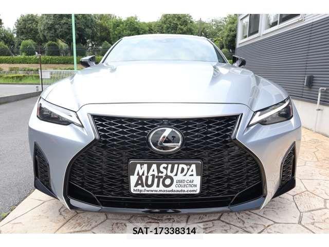 Lexus IS 2025-05 8230619-1