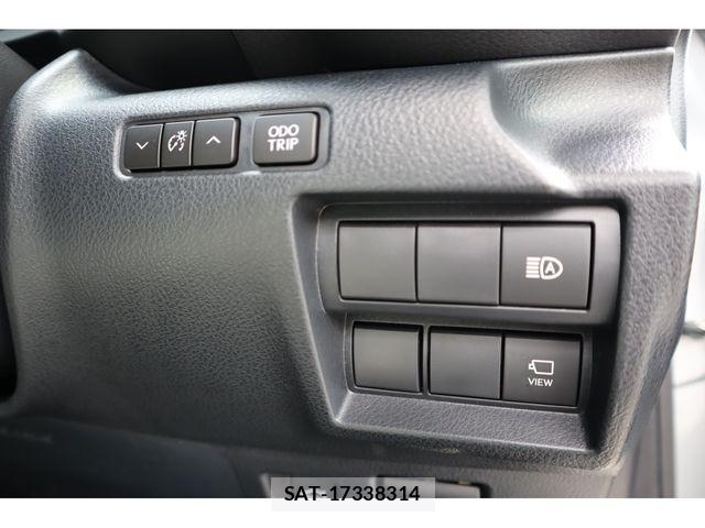 Lexus IS 2025-05 8230619-19