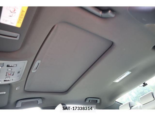 Lexus IS 2025-05 8230619-21