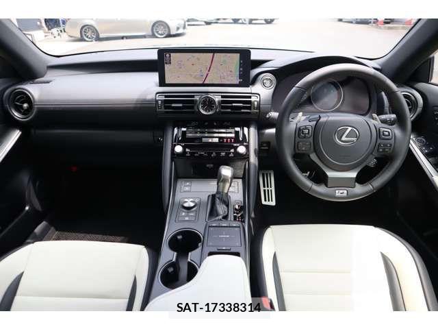 Lexus IS 2025-05 8230619-7