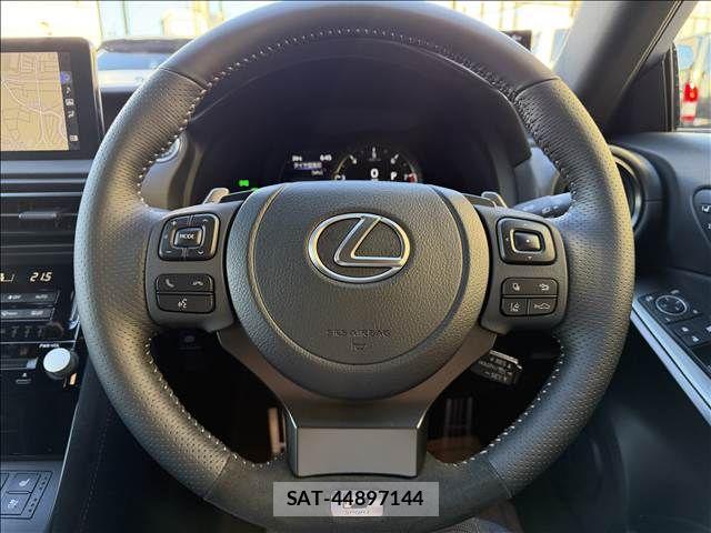 Lexus IS 2024-02 8743424-13