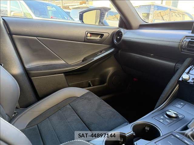 Lexus IS 2024-02 8743424-16