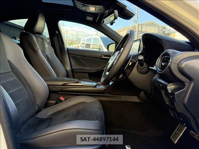 Lexus IS 2024-02 8743424-17