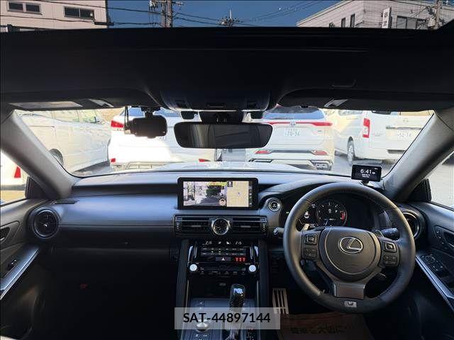 Lexus IS 2024-02 8743424-6