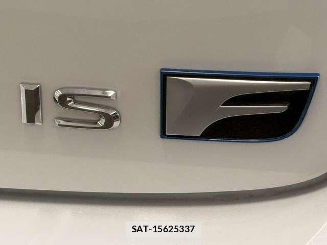 Lexus IS F 2014-06 8100131-9