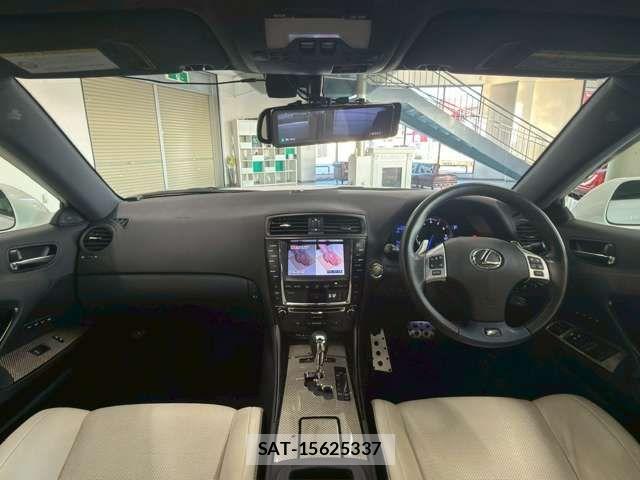 Lexus IS F 2014-06 8100131-15