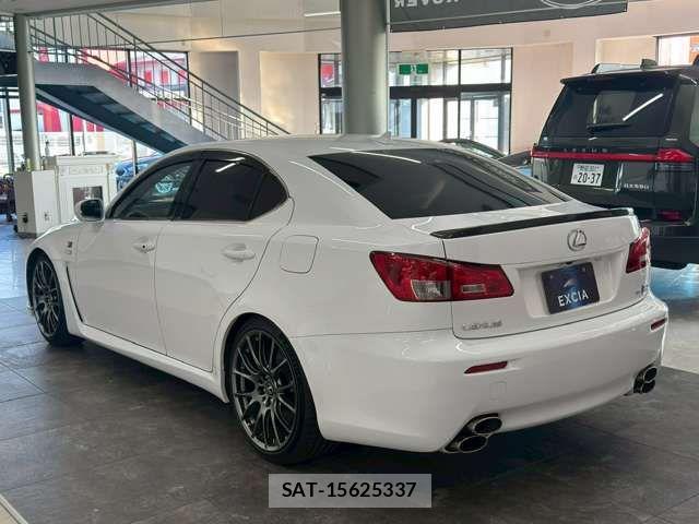 Lexus IS F 2014-06 8100131-4