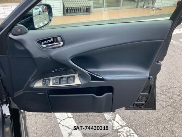 Lexus IS F 2010-08 8841003-10