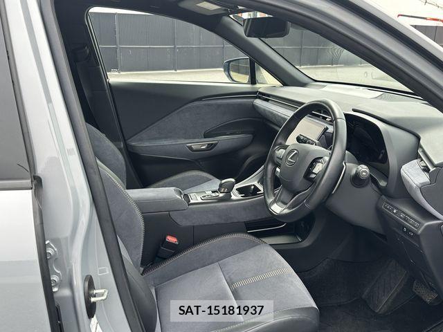 Lexus LBX 2024-03 902070-15