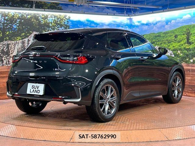 Lexus LBX 2024-02 988439-16