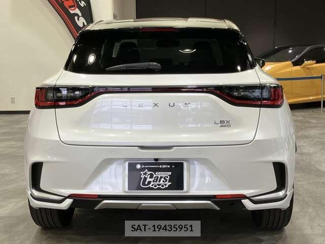 Lexus LBX 2024-01 2116201-7