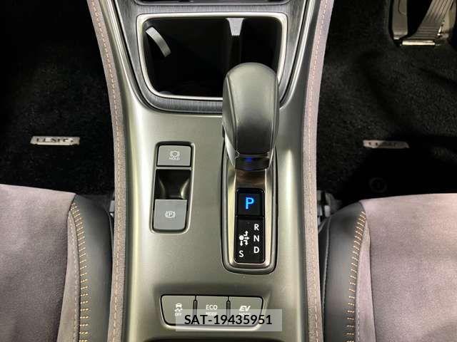 Lexus LBX 2024-01 2116201-15