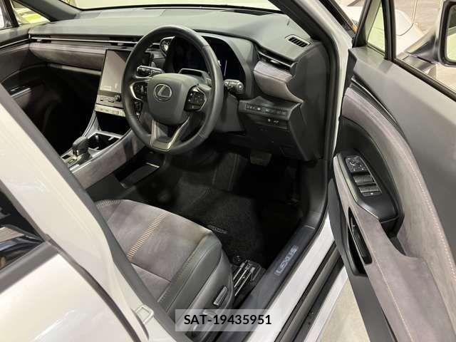Lexus LBX 2024-01 2116201-16