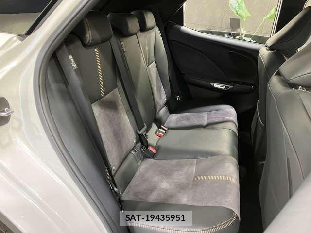 Lexus LBX 2024-01 2116201-5