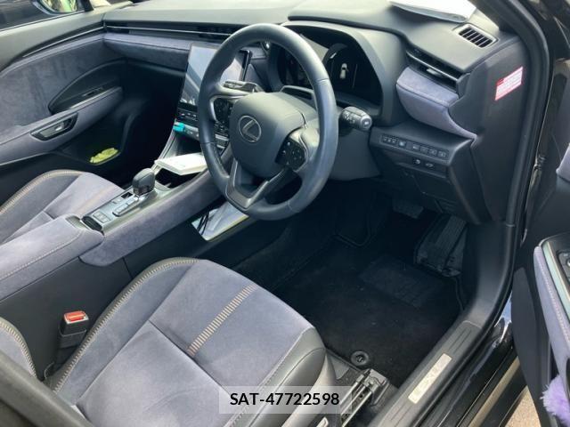 Lexus LBX 2024-04 4595473-12