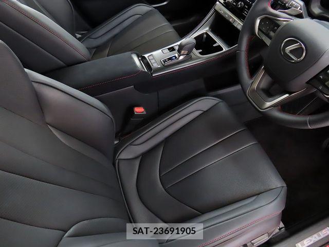 Lexus LBX 2025-05 6011584-16