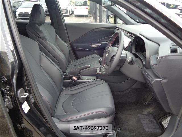 Lexus LBX 2025-09 6612833-16