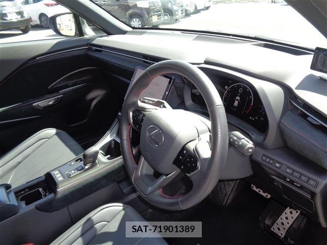 Lexus LBX 2025-05 6612834-15