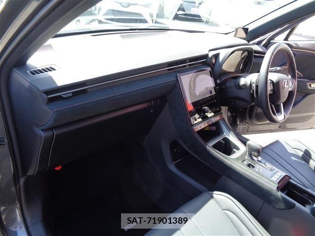 Lexus LBX 2025-05 6612834-20