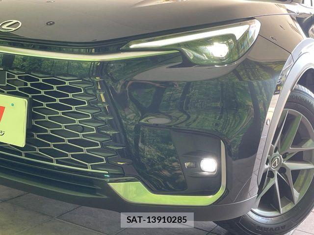 Lexus LBX 2024-12 6676674-12