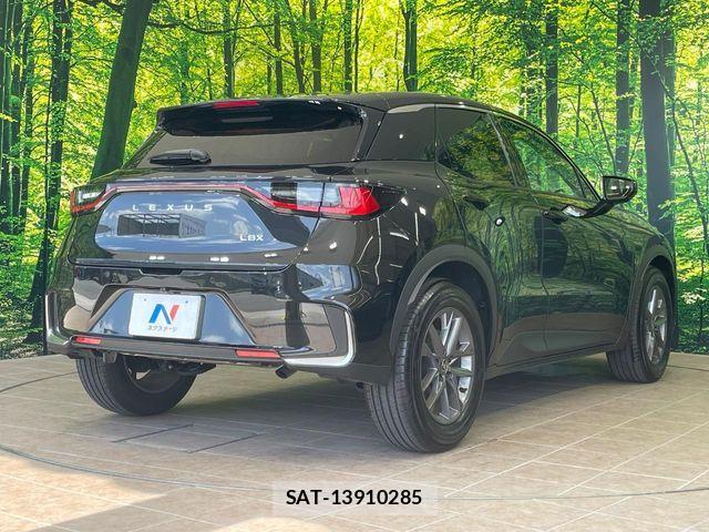 Lexus LBX 2024-12 6676674-17
