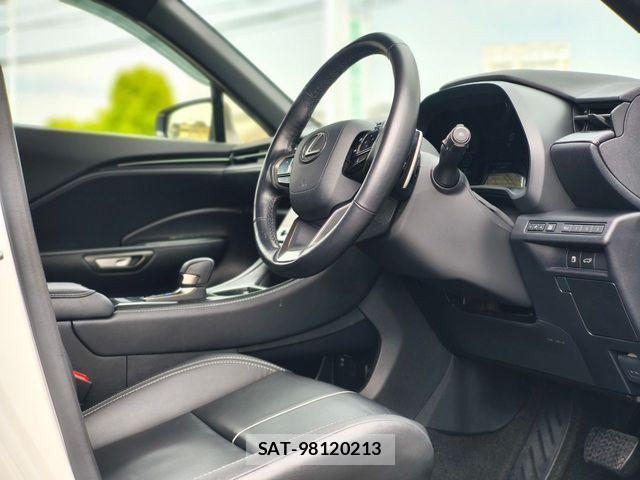 Lexus LBX 2024-01 6716514-9