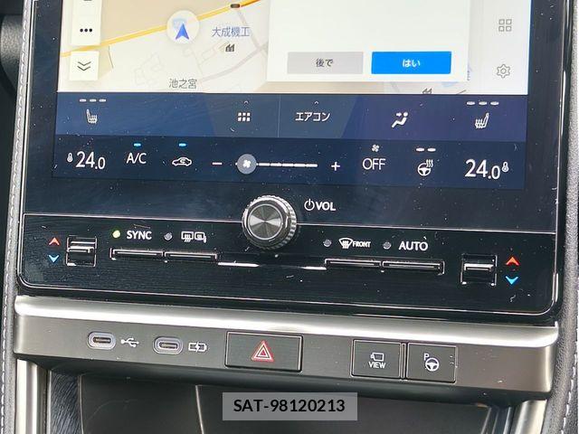 Lexus LBX 2024-01 6716514-15